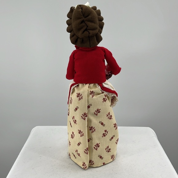 Byers Choice Caroler “Traditional Woman” (Blonde) 13” - Picture 3 of 8